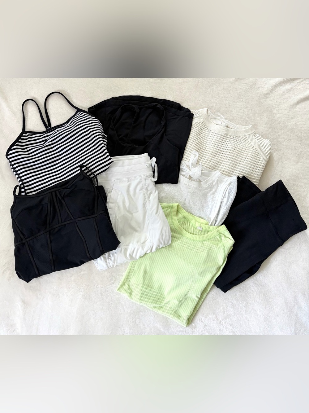 👗 BUNDLE of Lululemon Tops & Pants  Size 6